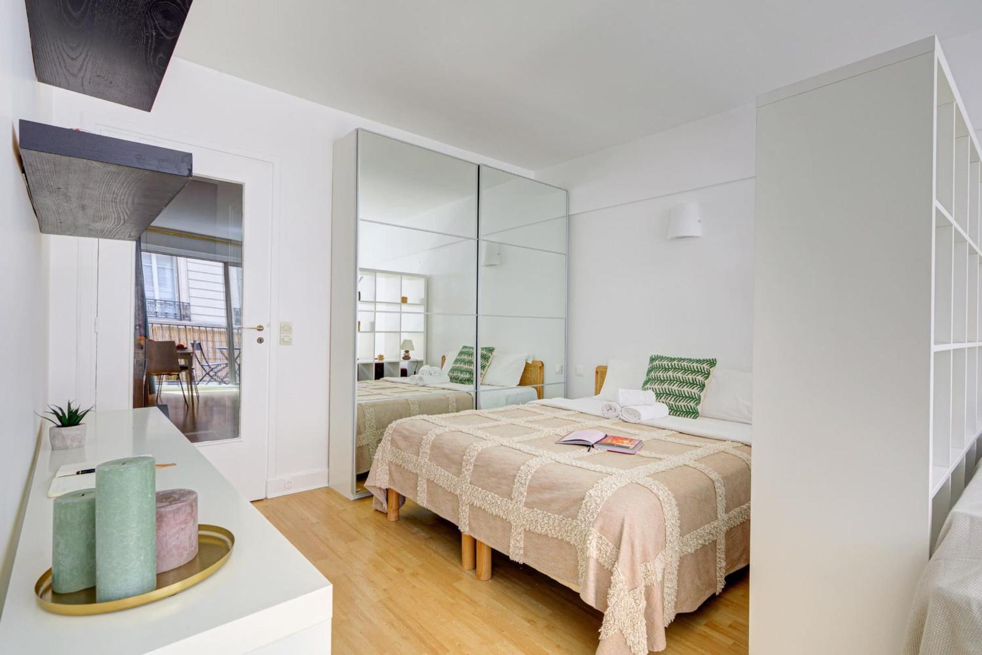 St Germain & Le Bon Marche With Balcony - Cityapartmentstay Париж Экстерьер фото